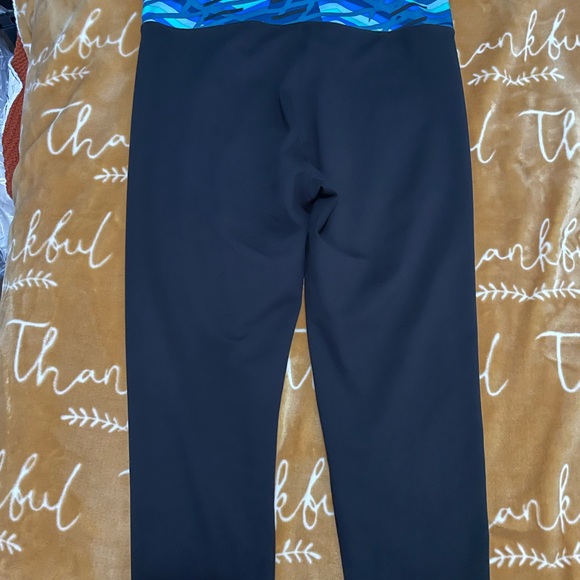 Fabletics capri leggings - Picture 5 of 6